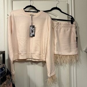 NWT Future Collective x Kahlana Barfield Brown Feather Trim Set light Pink Large